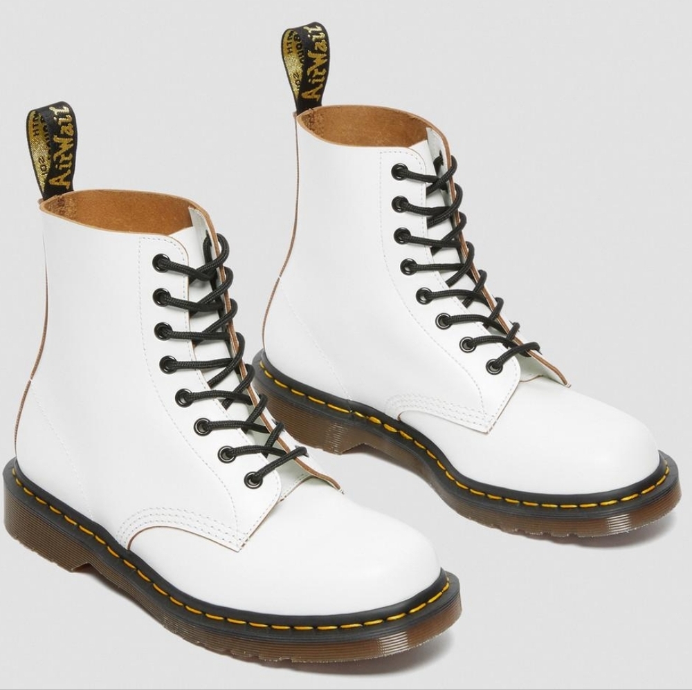 Dr. Martens Women's 1460 W Patent Leather 8Eye Boot